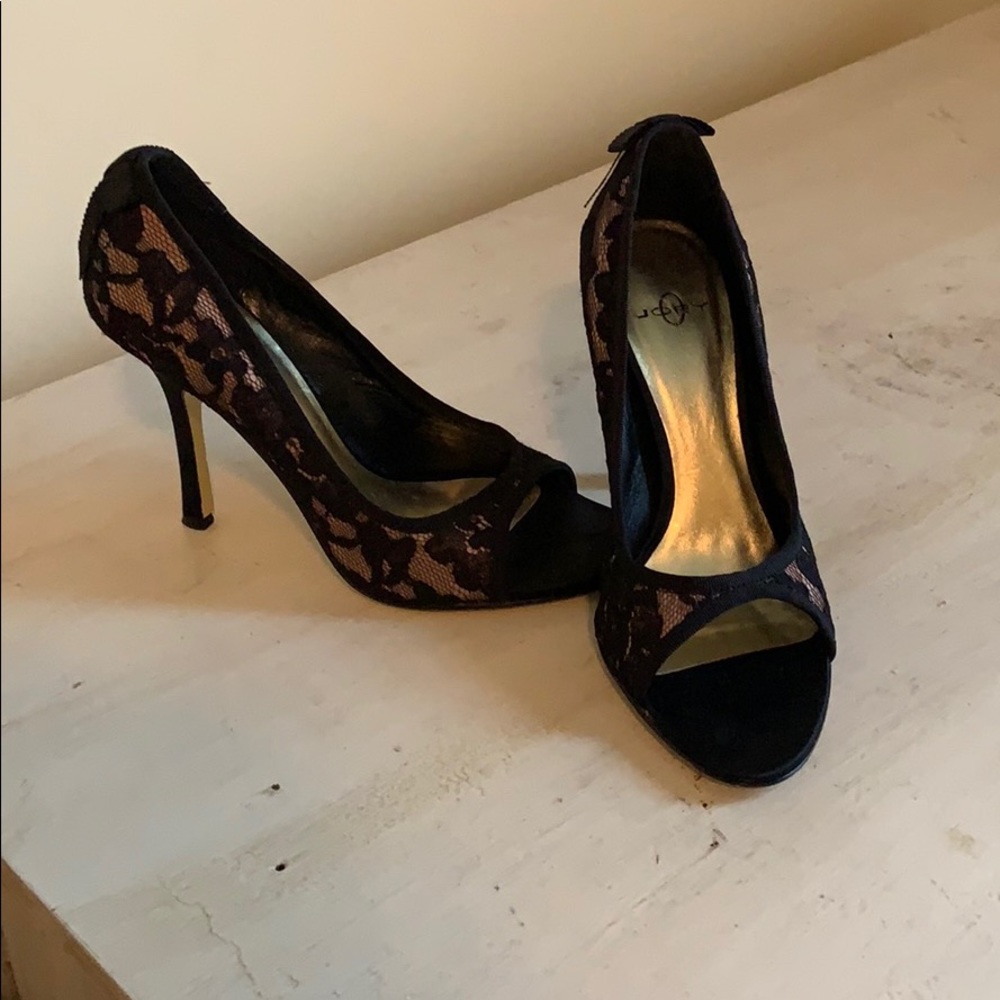 White House black market Lacey heel